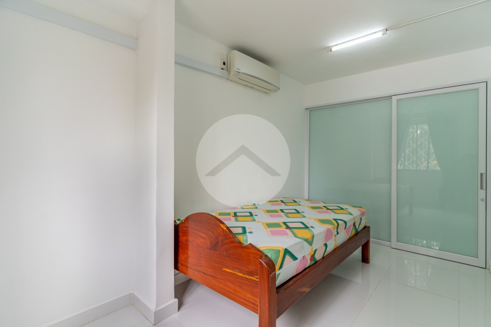 Renovated 3 Bedroom Apartment For Rent - Wat Phnom, Phnom Penh - Image 11