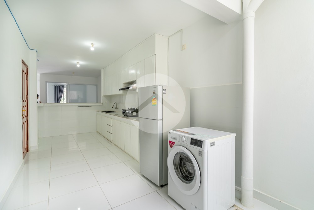 Renovated 3 Bedroom Apartment For Rent - Wat Phnom, Phnom Penh - Image 8