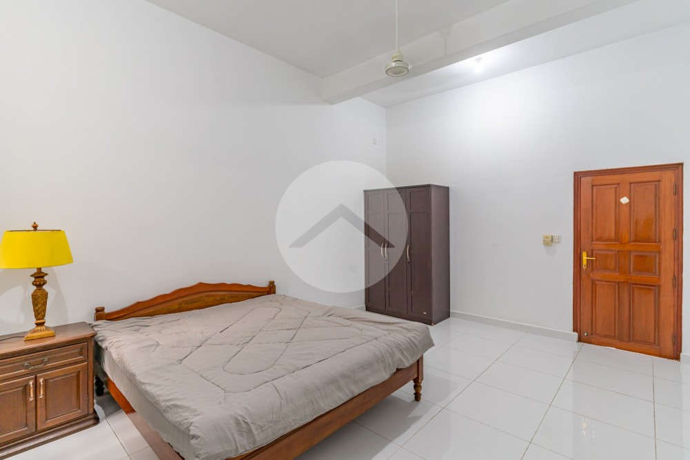 Renovated 3 Bedroom Apartment For Rent - Wat Phnom, Phnom Penh - Image 14