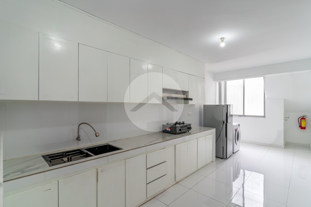 Renovated 3 Bedroom Apartment For Rent - Wat Phnom, Phnom Penh - Image 9