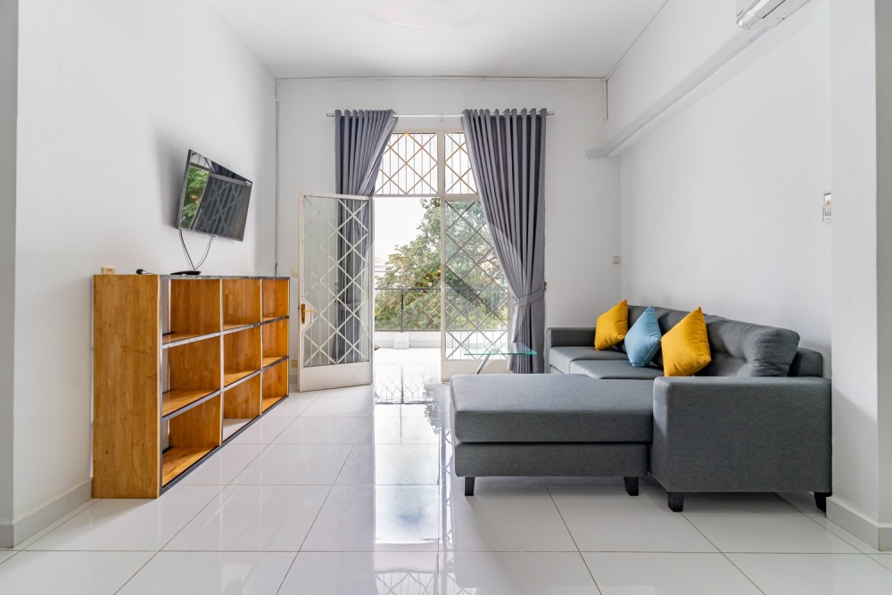 Renovated 3 Bedroom Apartment For Rent - Wat Phnom, Phnom Penh - Image 4