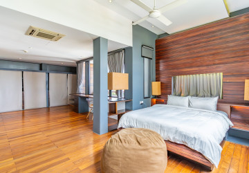 Duplex 4 Bedroom Penthouse For Rent - Tonle Bassac, Phnom Penh thumbnail