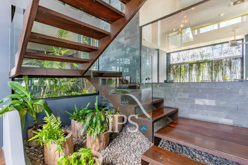 Duplex 4 Bedroom Penthouse For Rent - Tonle Bassac, Phnom Penh
