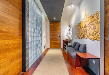 3 Bedroom Serviced Apartment For Rent - Tonle Bassac, Phnom Penh thumbnail