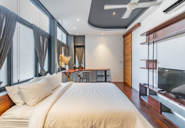 3 Bedroom Serviced Apartment For Rent - Tonle Bassac, Phnom Penh thumbnail