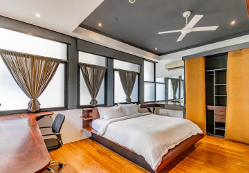 3 Bedroom Serviced Apartment For Rent - Tonle Bassac, Phnom Penh thumbnail