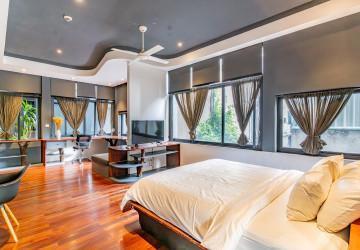 3 Bedroom Serviced Apartment For Rent - Tonle Bassac, Phnom Penh thumbnail
