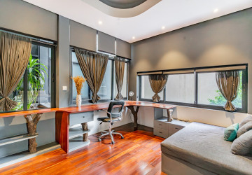 3 Bedroom Serviced Apartment For Rent - Tonle Bassac, Phnom Penh thumbnail