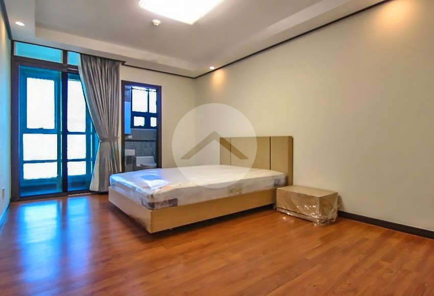 4 Bedroom Condo for Rent - De Castle Royal, BKK1, Phnom Penh