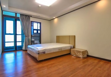 4 Bedroom Condo for Rent - De Castle Royal, BKK1, Phnom Penh thumbnail