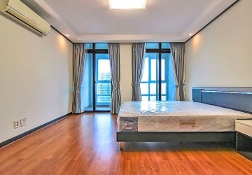 4 Bedroom Condo for Rent - De Castle Royal, BKK1, Phnom Penh thumbnail