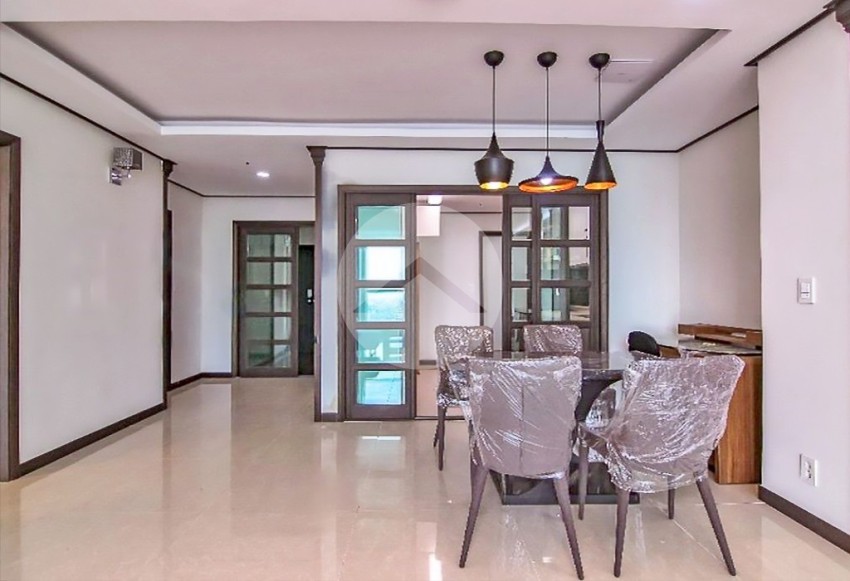 4 Bedroom Condo for Rent - De Castle Royal, BKK1, Phnom Penh