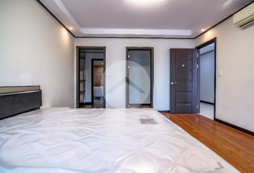 4 Bedroom Condo for Rent - De Castle Royal, BKK1, Phnom Penh