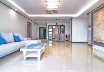 4 Bedroom Condo for Rent - De Castle Royal, BKK1, Phnom Penh thumbnail