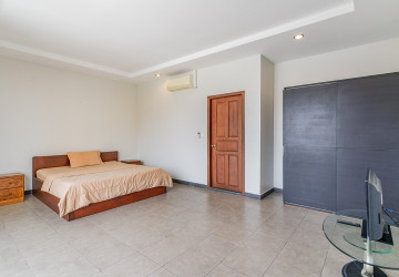 1 Bedroom Serviced Apartment For Rent - Phsar Doeum Thkov, Phnom Penh thumbnail