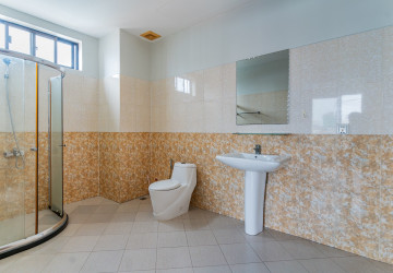 1 Bedroom Serviced Apartment For Rent - Phsar Doeum Thkov, Phnom Penh thumbnail