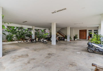 1 Bedroom Serviced Apartment For Rent - Phsar Doeum Thkov, Phnom Penh thumbnail