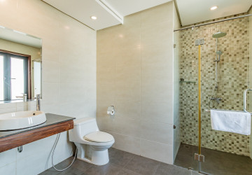 Duplex 4 Bedroom Serviced Penthouse For Rent - BKK1, Phnom Penh thumbnail