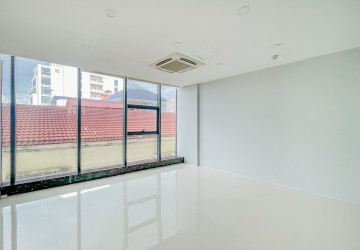 268 Sqm Office Space For Rent - Toul Tum Poung, Phnom Penh thumbnail