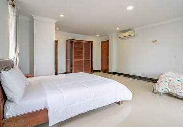 3 Bedroom Serviced Apartment For Rent - Tonle Bassac, Phnom Penh thumbnail