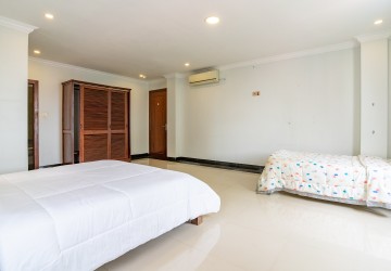 3 Bedroom Serviced Apartment For Rent - Tonle Bassac, Phnom Penh thumbnail