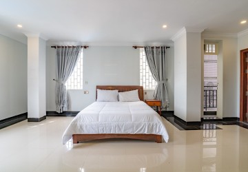 3 Bedroom Serviced Apartment For Rent - Tonle Bassac, Phnom Penh thumbnail