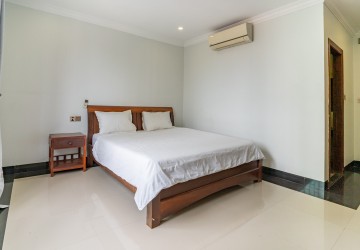 3 Bedroom Serviced Apartment For Rent - Tonle Bassac, Phnom Penh thumbnail