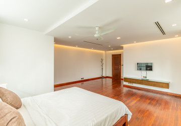 2 Bedroom Serviced Apartment For Rent - BKK1, Phnom Penh thumbnail