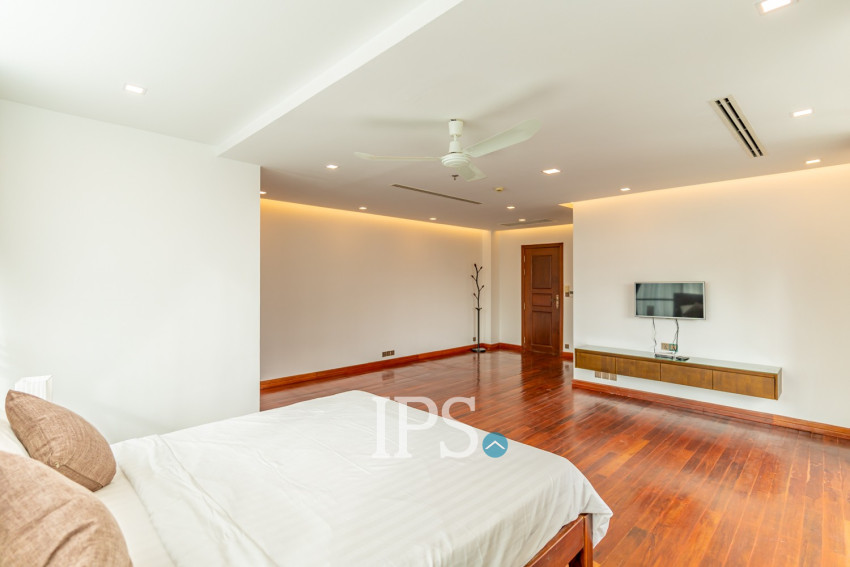 2 Bedroom Serviced Apartment For Rent - BKK1, Phnom Penh