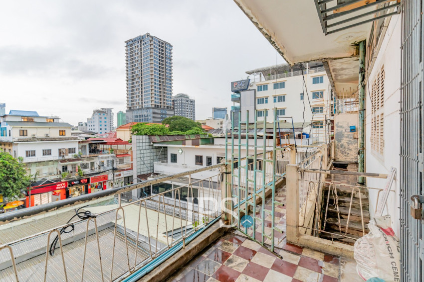 Renovated 2 Bedroom Apartment For Rent - Beoung Raing, Phnom Penh