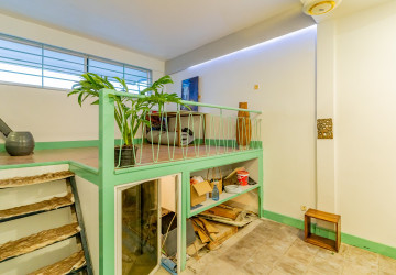 Renovated 2 Bedroom Apartment For Rent - Beoung Raing, Phnom Penh thumbnail