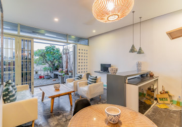 Renovated 2 Bedroom Apartment For Rent - Beoung Raing, Phnom Penh thumbnail