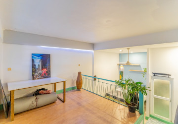 Renovated 2 Bedroom Apartment For Rent - Beoung Raing, Phnom Penh thumbnail