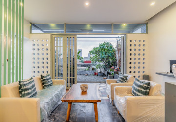 Renovated 2 Bedroom Apartment For Rent - Beoung Raing, Phnom Penh thumbnail