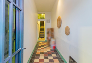 Renovated 2 Bedroom Apartment For Rent - Beoung Raing, Phnom Penh thumbnail