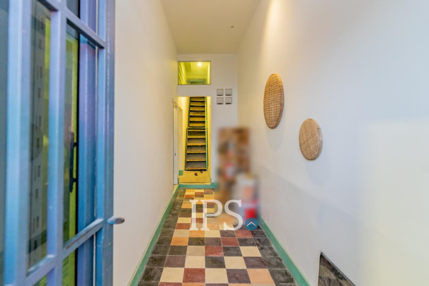 Renovated 2 Bedroom Apartment For Rent - Beoung Raing, Phnom Penh