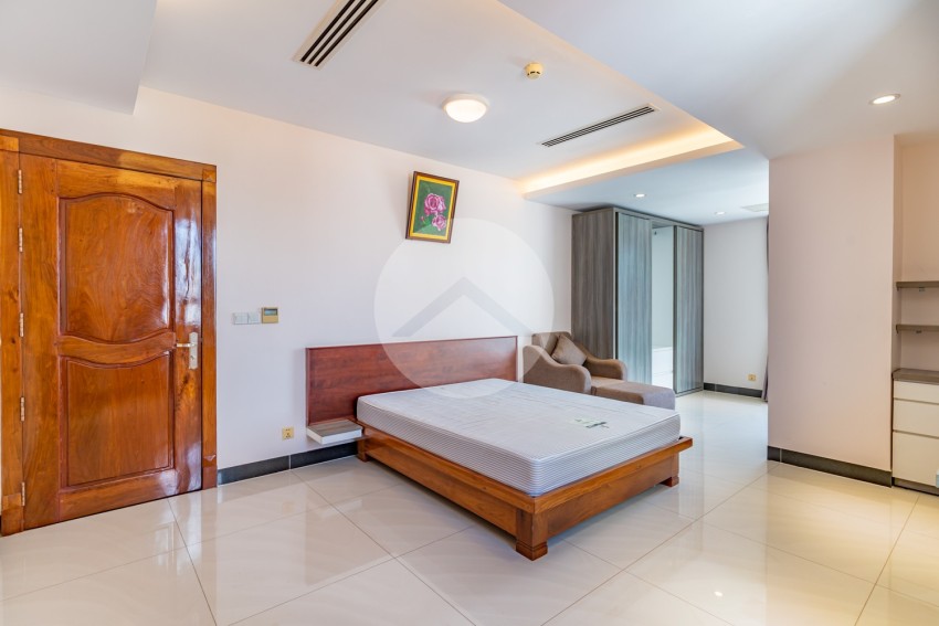 2 Bedroom Penthouse Serviced Apartment for Rent - BKK1, Phnom Penh