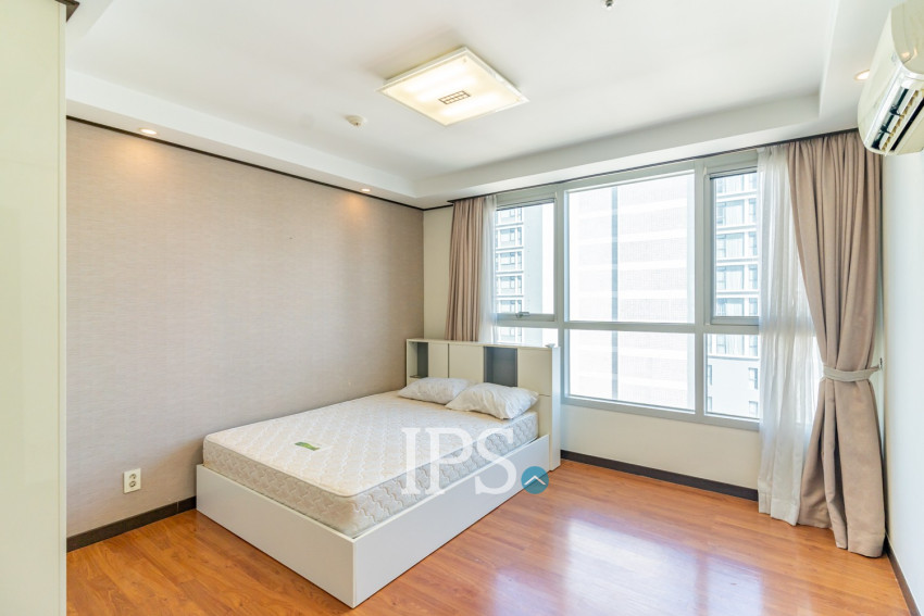 3 Bedroom Condo For Rent - De Castle, BKK1, Phnom Penh