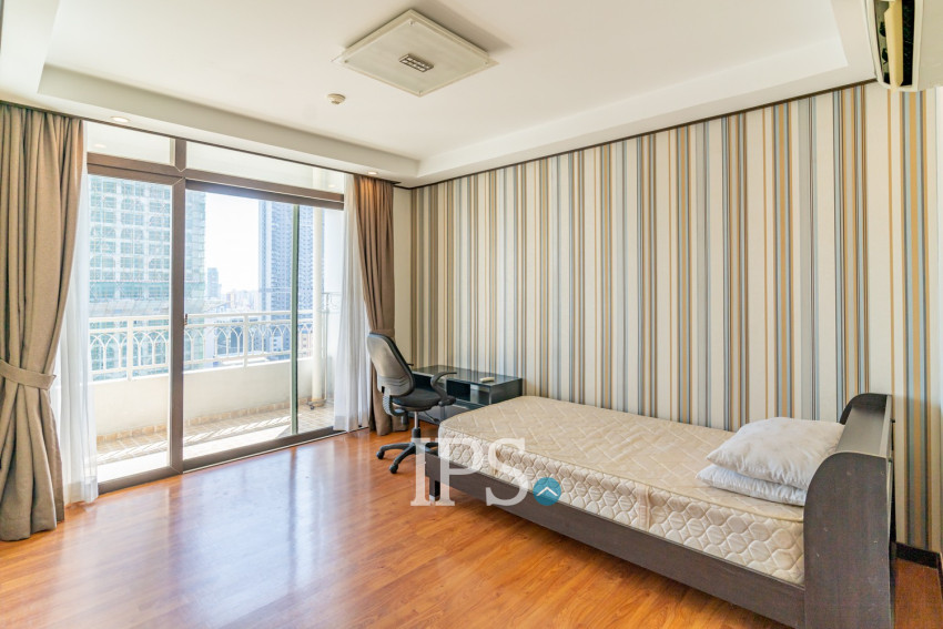 3 Bedroom Condo For Rent - De Castle, BKK1, Phnom Penh