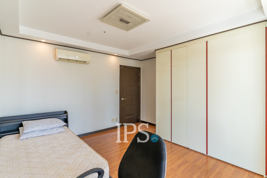 3 Bedroom Condo For Rent - De Castle, BKK1, Phnom Penh