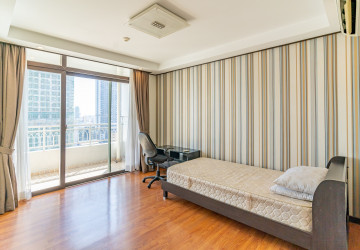 3 Bedroom Condo For Rent - De Castle, BKK1, Phnom Penh thumbnail