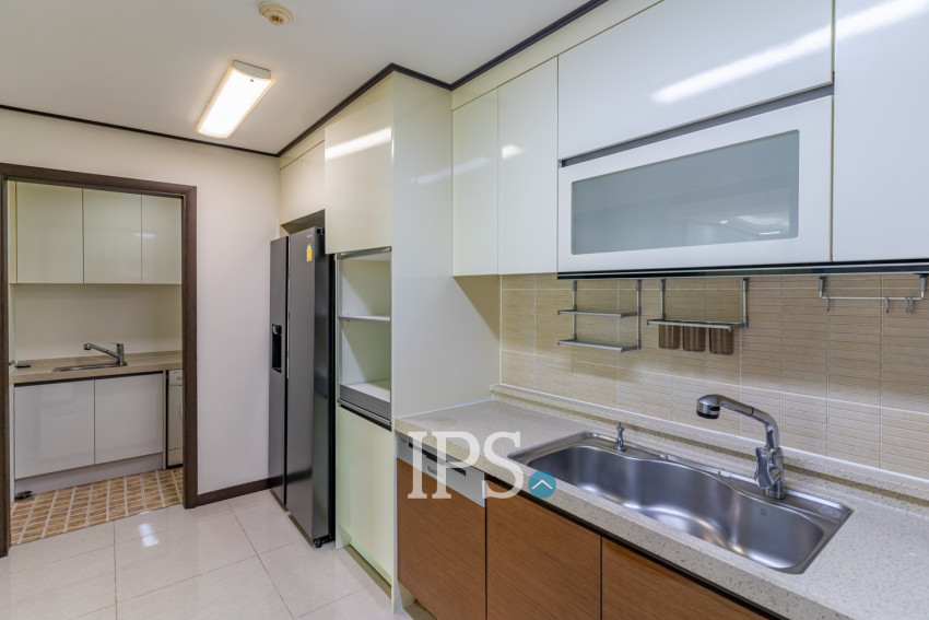 3 Bedroom Condo For Rent - De Castle, BKK1, Phnom Penh