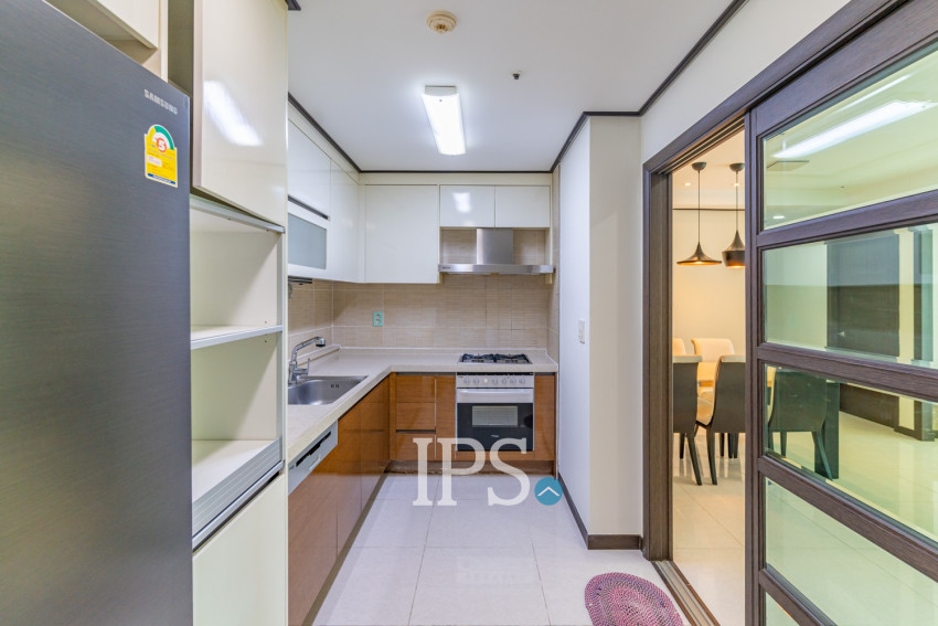 3 Bedroom Condo For Rent - De Castle, BKK1, Phnom Penh