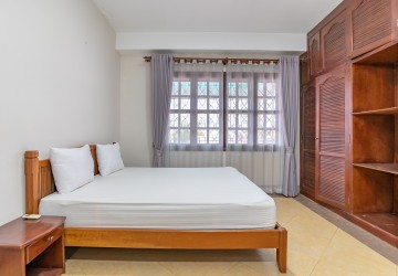 3 Bedroom Apartment For Rent - BKK2, Phnom Penh thumbnail