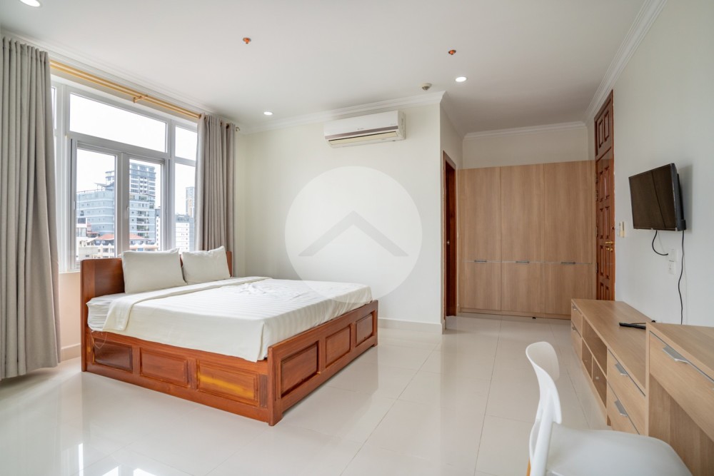 2 Bedroom Serviced Apartment For Rent - BKK1, Phnom Penh - Image 11