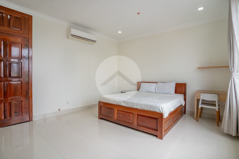 2 Bedroom Serviced Apartment For Rent - BKK1, Phnom Penh - Image 7