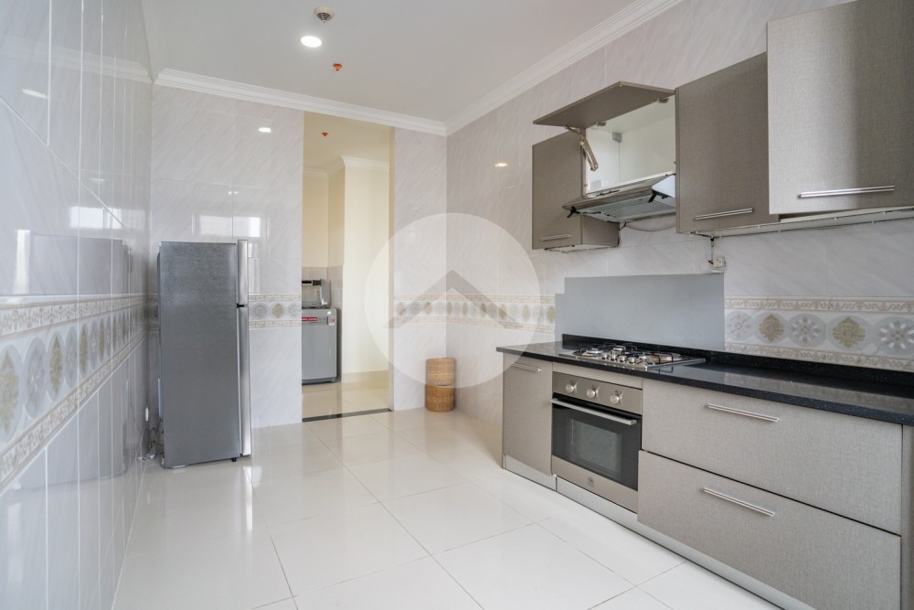 2 Bedroom Serviced Apartment For Rent - BKK1, Phnom Penh - Image 5