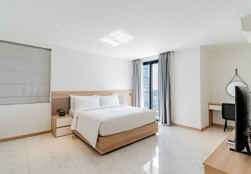 1 Bedroom Serviced Apartment For Rent - BKK1, Phnom Penh thumbnail