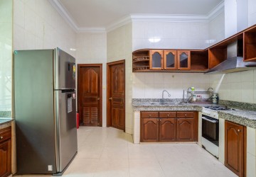 4 Bedroom Villa For Rent - Tonle Bassac, Phnom Penh thumbnail