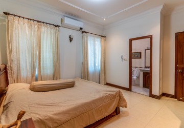 4 Bedroom Villa For Rent - Tonle Bassac, Phnom Penh thumbnail